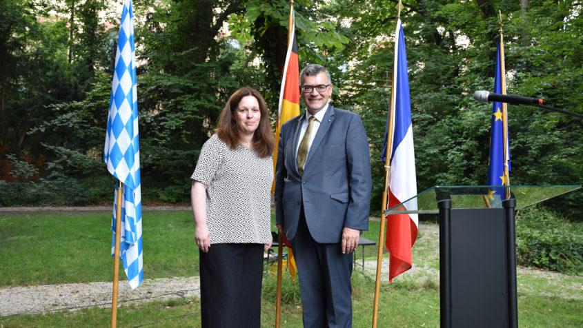 Die französische Generalkonsulin Corinne Pereira Da Silva (links) und Staatsminister Dr. Florian Herrmann (rechts). © Generalkonsulat der Französischen Republik in München