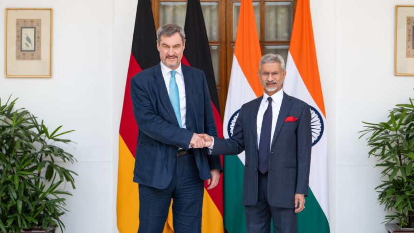 250413_Indien-Reise_FR_13 Ministerpräsident Dr. Markus Söder, links mit dem Minister für Auswärtige Angelegenheiten, Subrahmanyam Jaishankar, rechts.