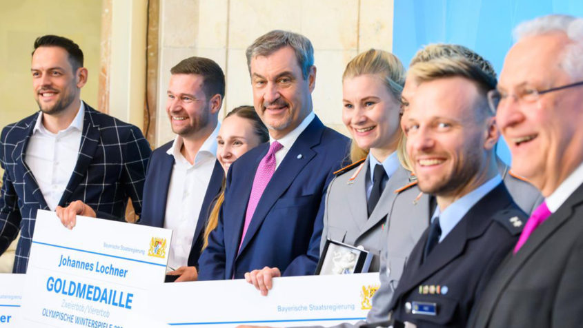 260416_Olympiaempfang_FR_2_169 Gruppenbild mit Ministerpräsident Dr. Markus Söder, Sportminister Joachim Herrmann und bayerischen Goldmedaillengewinnern.